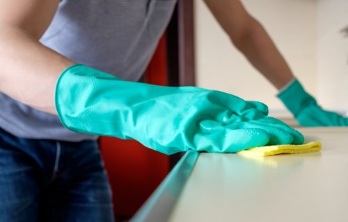 Turnover cleaning in a Kennington apartment building with access considerations